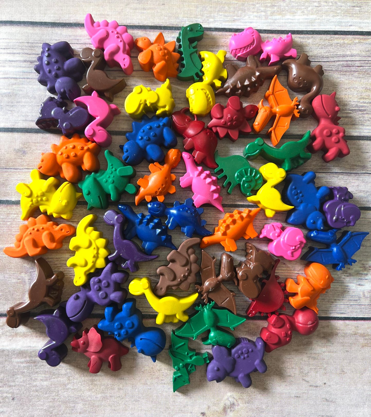 Personalized Dinosaur Mini Color Packs with dinosaur shaped Crayons - Perfect for birthday gifts and class favors - Colorful handmade crayon