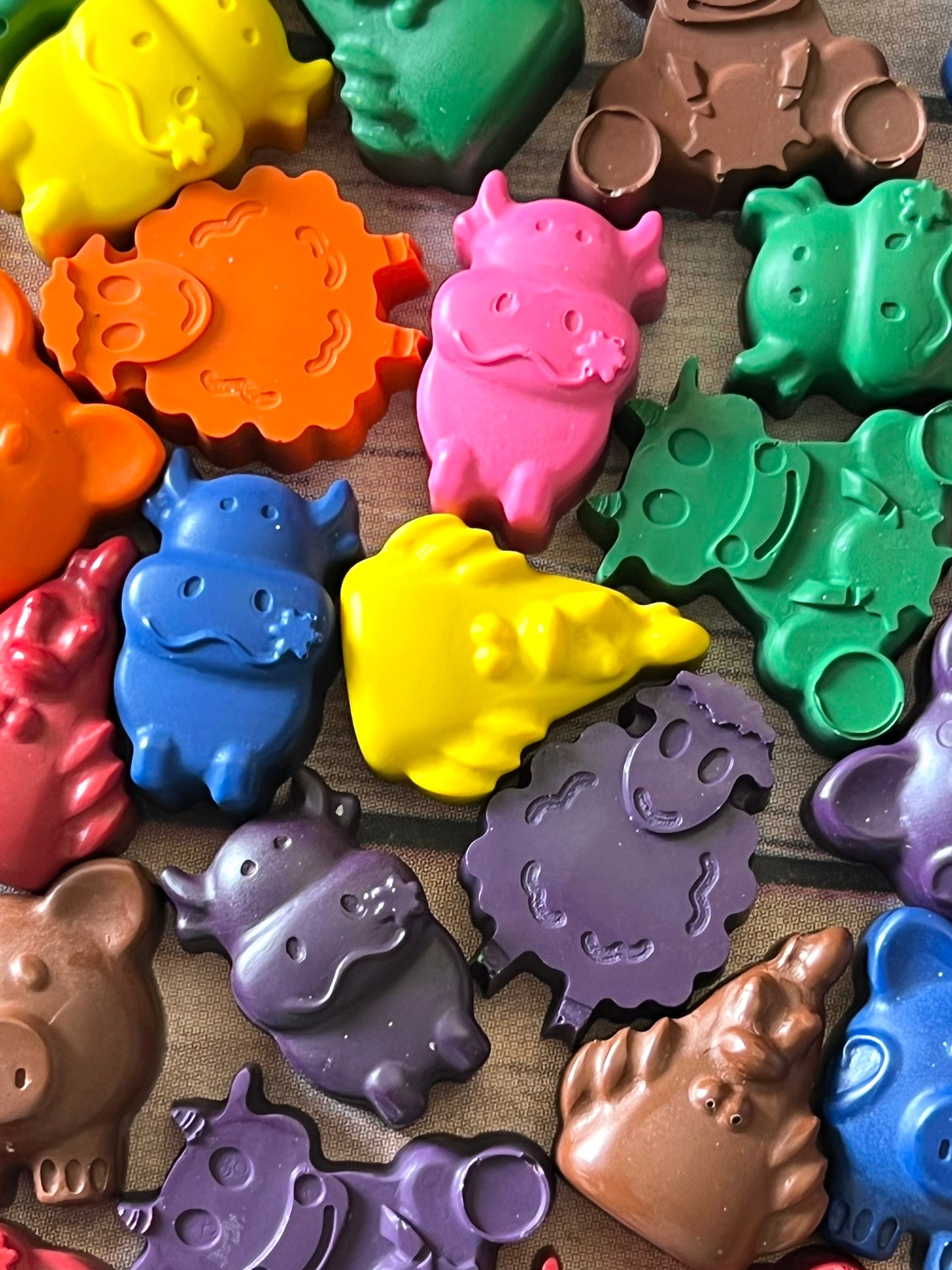 Farm Animal Crayon Favors - Fun and Colorful Kids Birthday Gifts - Perfect for Farm-Themed Parties and Classroom Gifts - Cow Shaped Crayons