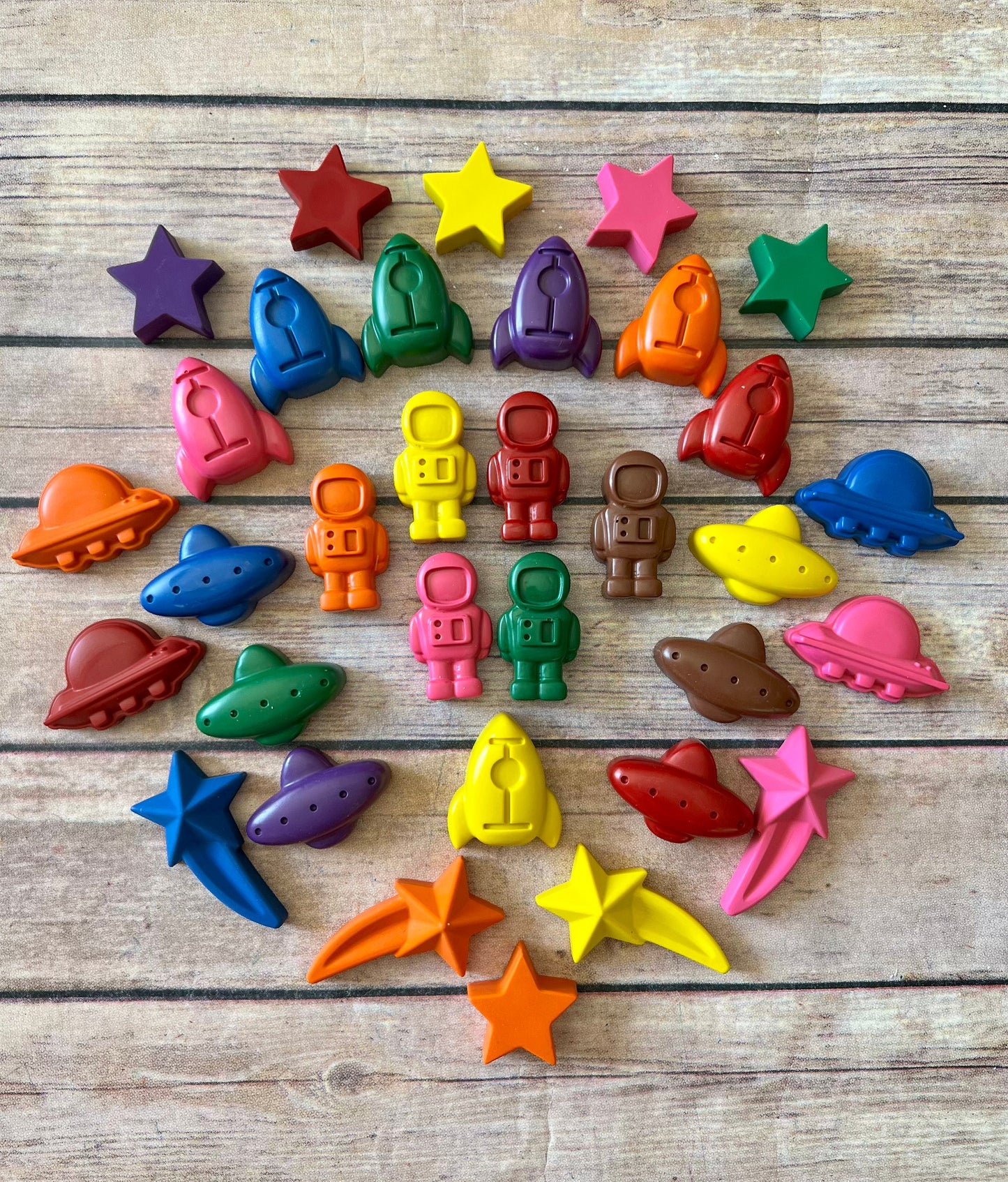 Outer space Kids Birthday Favors. Rocket crayons. Thank you favors. Outer space birthday. Class favors. Gifts. Space ship.