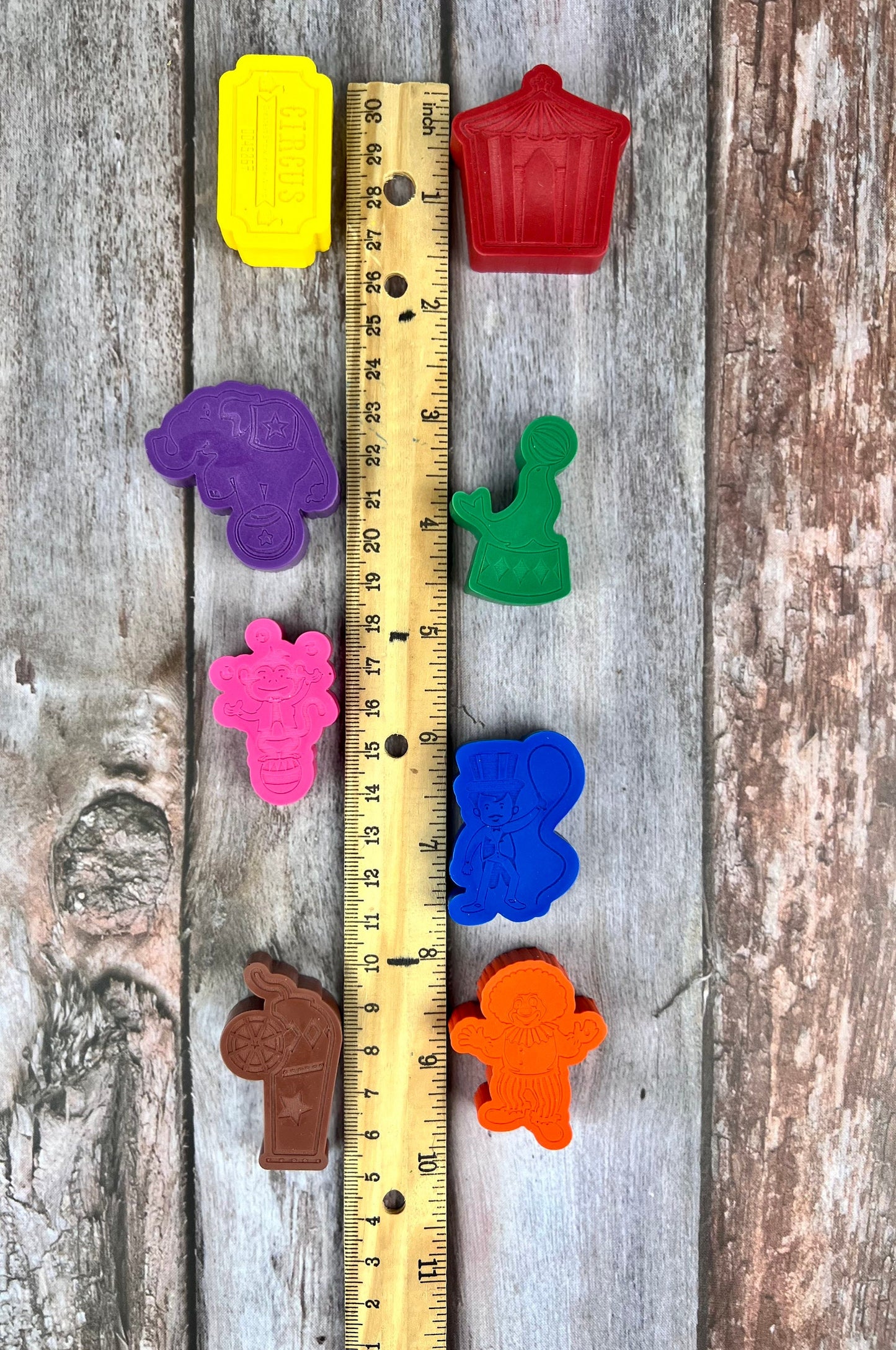 Kids circus-themed crayons for party favors- Non-toxic Handmade circus crayons for imaginative play- Carnival-inspired handmade crayons