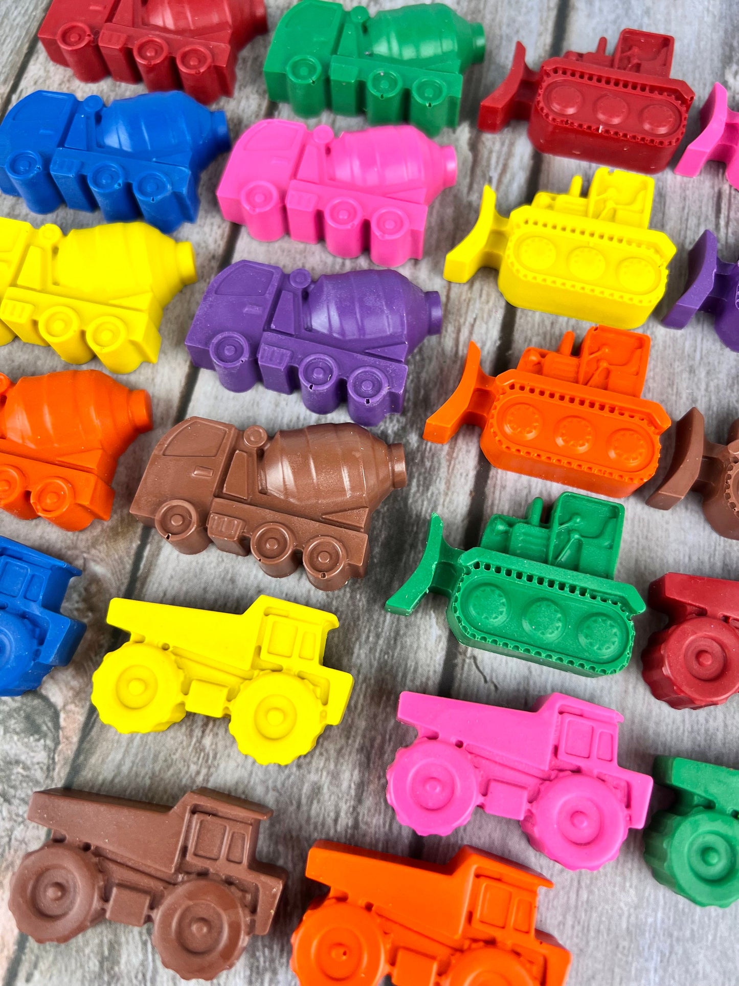 Construction Kids Birthday Favors. Truck crayons. Thank you favors. Construction birthday. Class favors. Gifts. Dump truck.