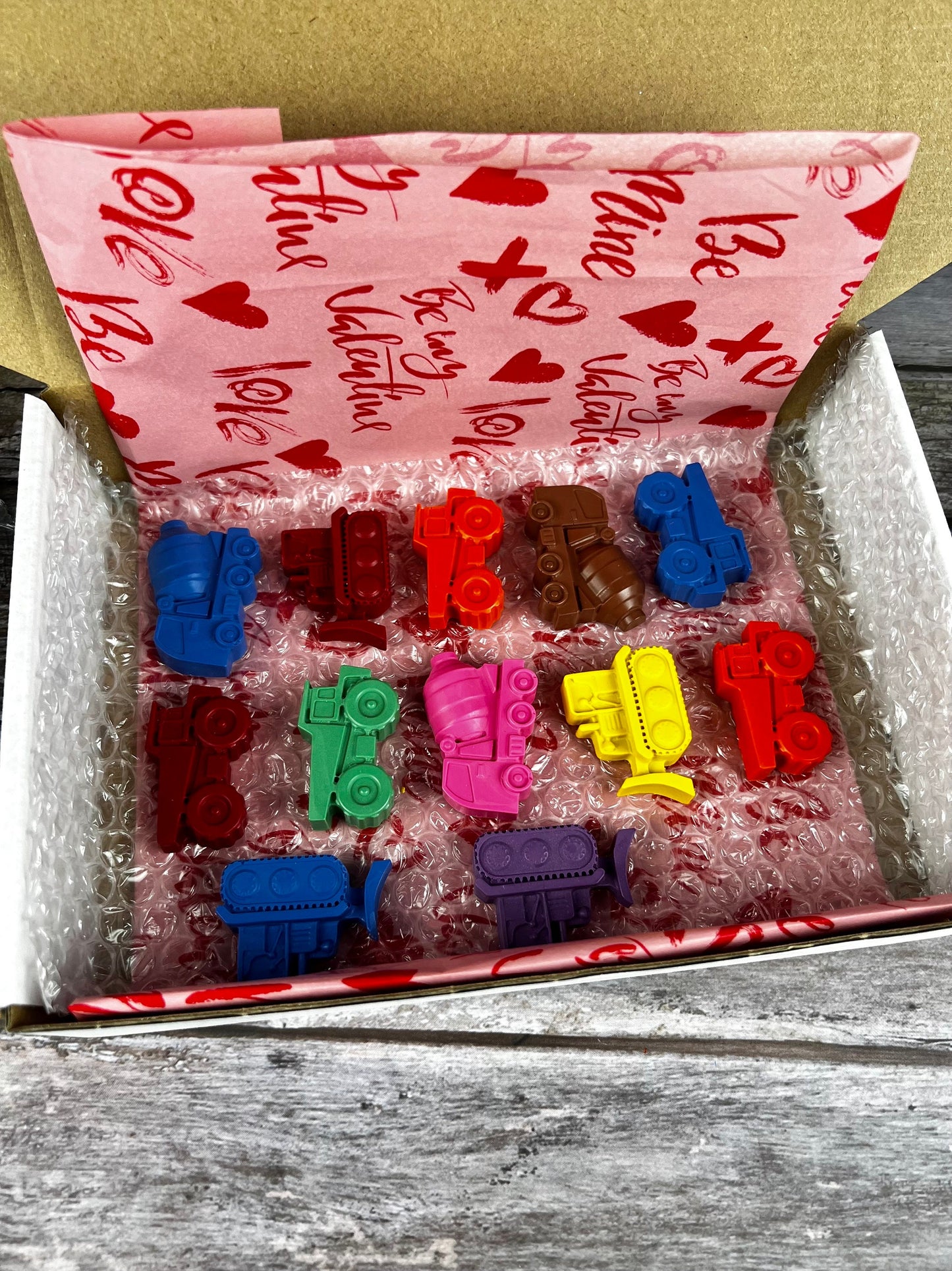 Construction-Themed Valentine's Day Cards - DIY Kit with Truck-Shaped Crayons – Perfect for Classroom Gifts